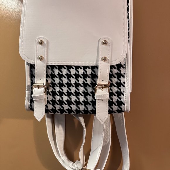 Backpack - Picture 9 of 10